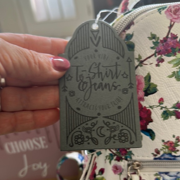Floral Women's Backpack NWT | This Is the Prettiest Backpack Ever! - Picture 3 of 7